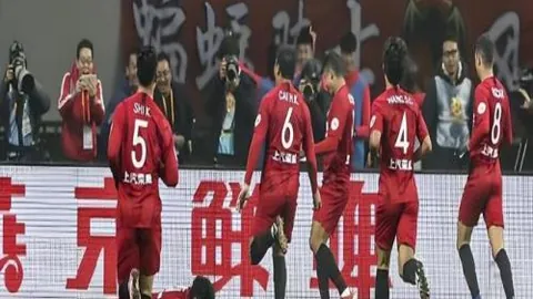 曼联安东尼门前解围意外成亮点，阿莫林失误让观众捧腹